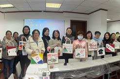 上海富申举办女职工手绘亚麻包比赛， 展现独特女性风采和艺术魅力