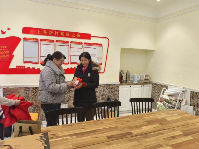 上海富申评估咨询集团党支部 3.5学雷锋传递温暖与关爱