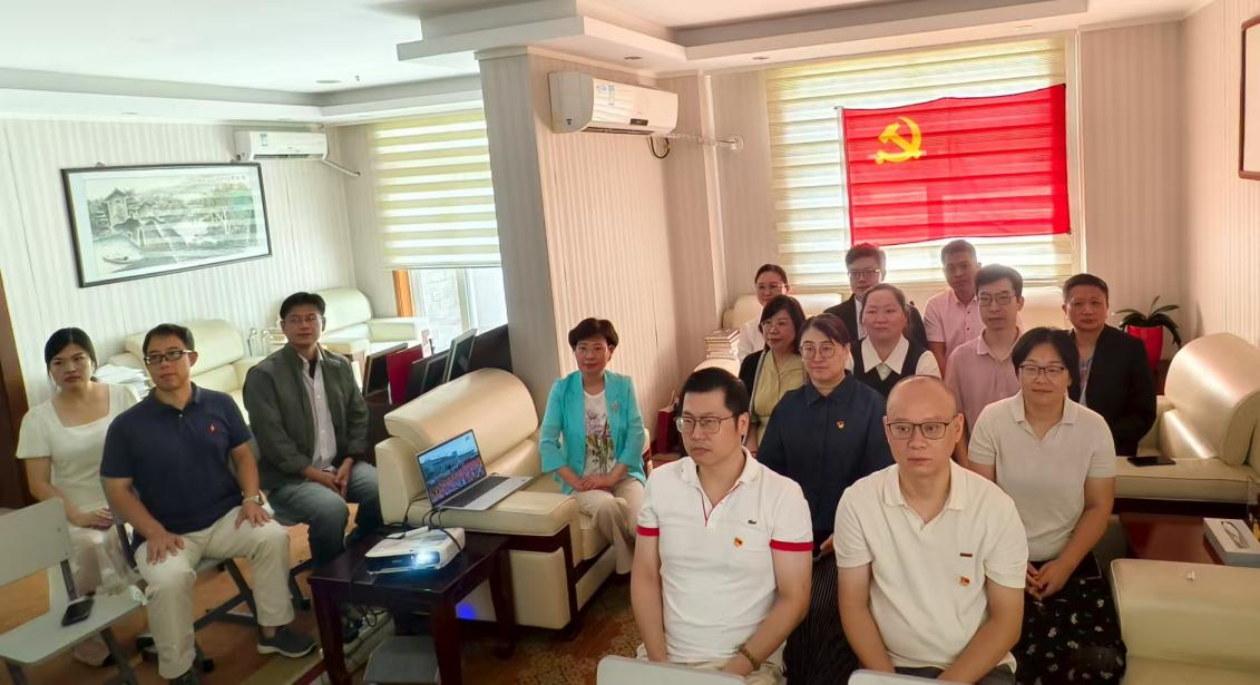 上海富申评估咨询集团组织员工集中观看抗战胜利80周年盛大阅兵活动 ——铭记历史荣光，凝聚奋进力量